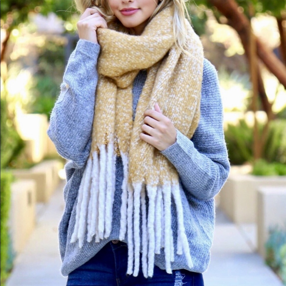 🍁🍂Two Tone Cozy Fringe Scarf🍂🍁 Just In✨